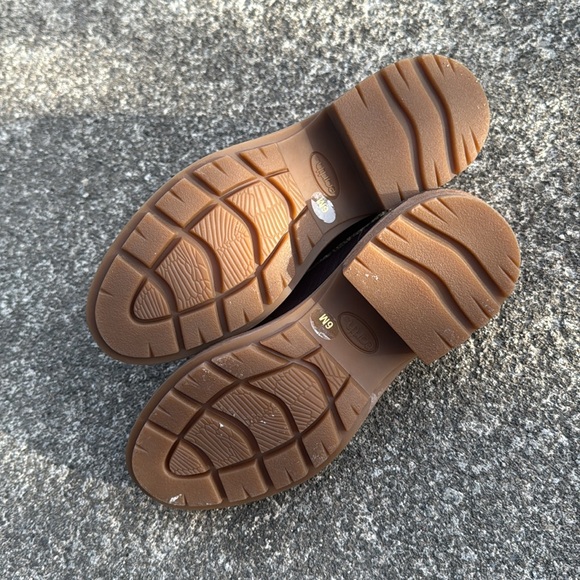 Earth women’s size 6 brown, leather loafers. - Picture 6 of 8